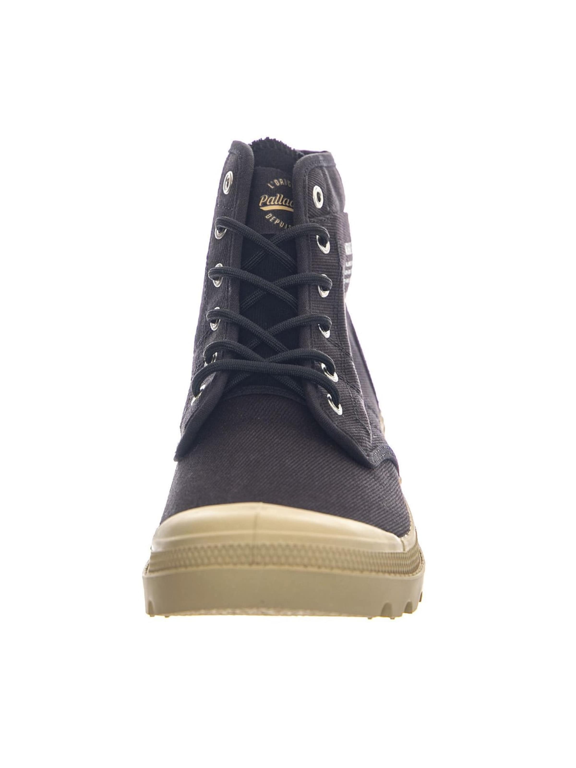 Palladium Boots in Black