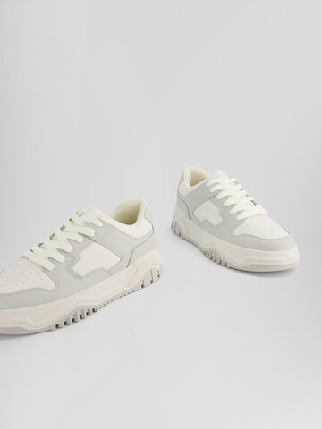 Bershka Sneaker low i grå