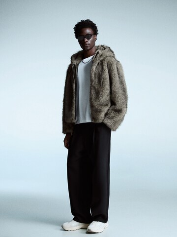 Bershka Prehodna jakna | siva barva