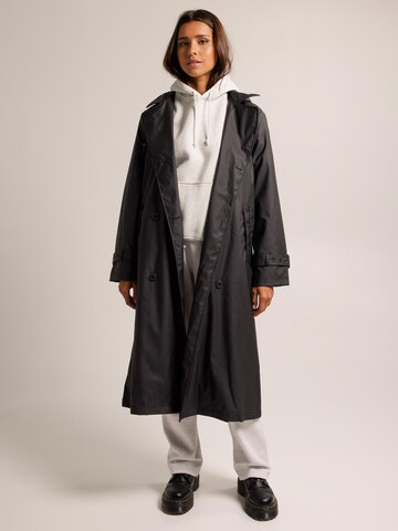 America Today Between-seasons coat in Black: front