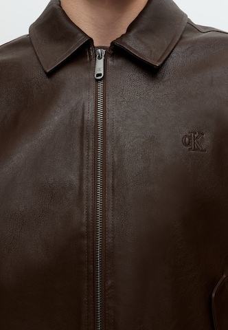 Calvin Klein Jeans Jacke in Braun