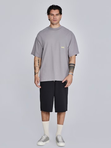 Maglietta di SikSilk in grigio