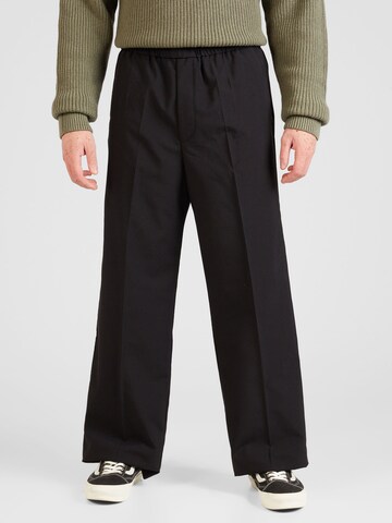 WEEKDAY Regular Pleated Pants 'Axel' in Black: front