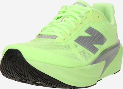 Bėgimo batai 'Rebel v5' iš new balance, spalva – sidabro pilka / obuolių spalva, Prekių apžvalga