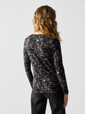 Tricou de la KOROSHI pe negru