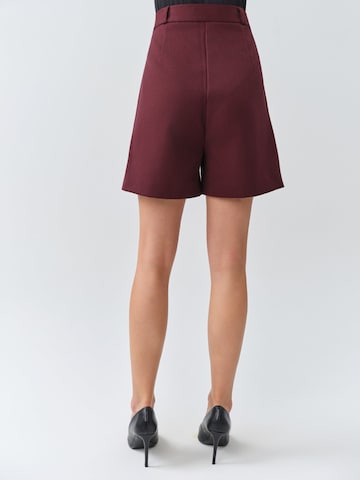Flared Pantaloni con pieghe di MB by Marta Buzolic in rosso