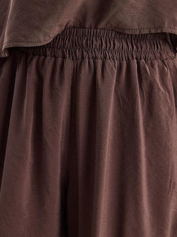 Completo pantalone di Bianco Lucci in marrone