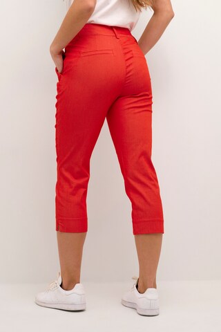 Coupe slim Pantalon 'Lea' Kaffe en rouge