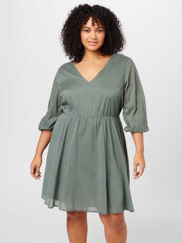 Robe 'Lilia' ABOUT YOU Curvy en vert : devant