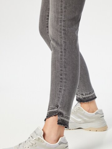 Dawn Skinny Jeans in Grey