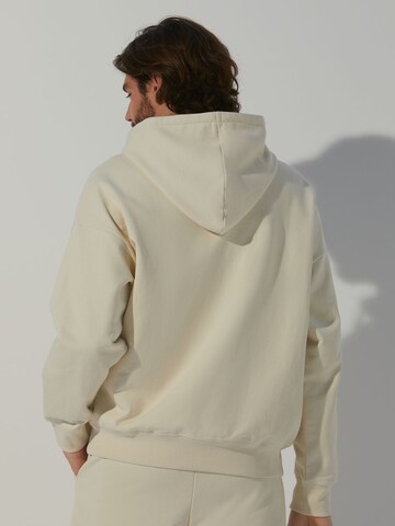 Sweat-shirt 'Nevio' ABOUT YOU x Alvaro Soler en beige