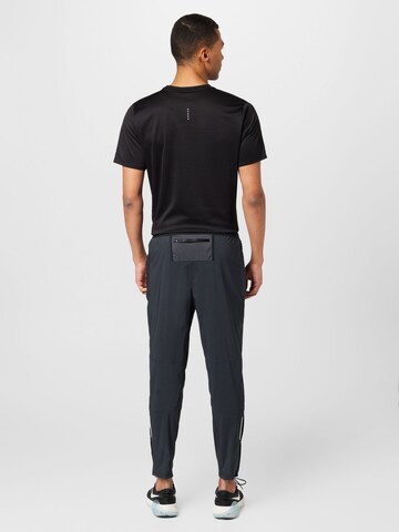 NIKE Tapered Sportbroek in Zwart