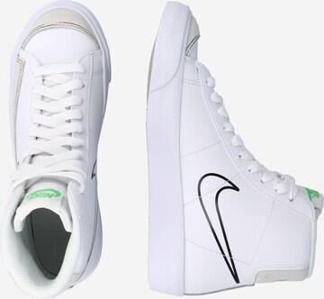 Nike Sportswear Sneakers in White