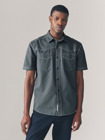 Next Regular Fit Hemd in Grau: Vorderseite