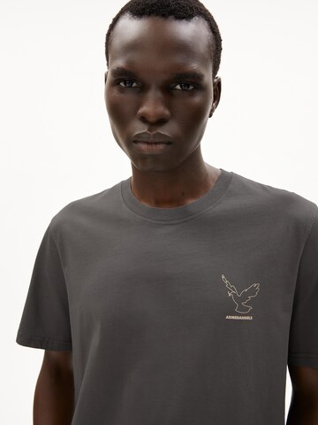 ARMEDANGELS - Camiseta 'Aadoni Nestling' en gris: frente