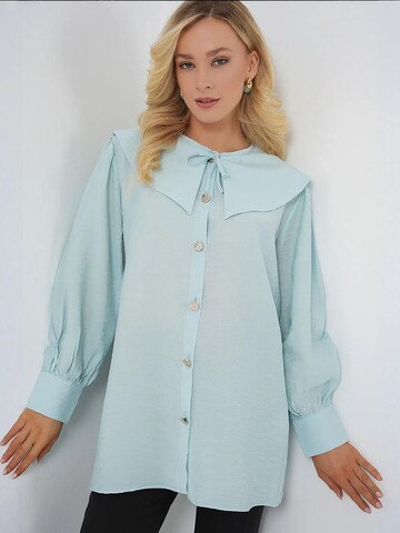 Bigdart Blouse in Blue: front