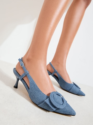 Friends Like These Czółenka z wyciętą piętą w kolorze niebieski