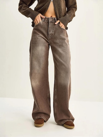 Wide leg Jeans di Bianco Lucci in marrone: frontale