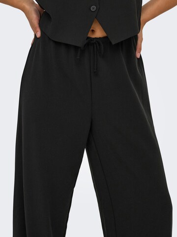 ONLY Wide leg Byxa 'ONLTHANA' i svart