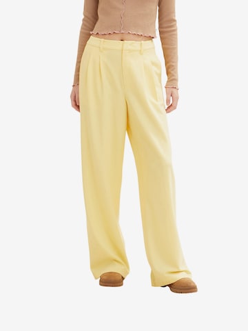 TOM TAILOR DENIM Wide leg Pleat-Front Pants in Yellow: front