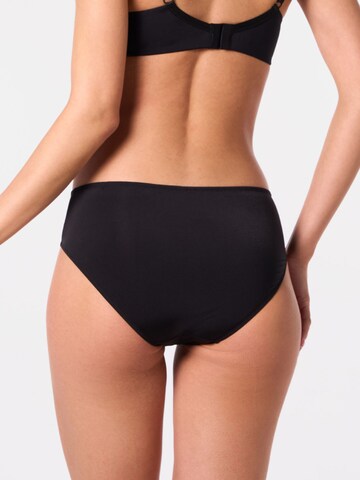 Liperia Slip in Schwarz