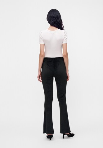 Flared Pantaloni 'Nucutey_B' di HUGO in nero
