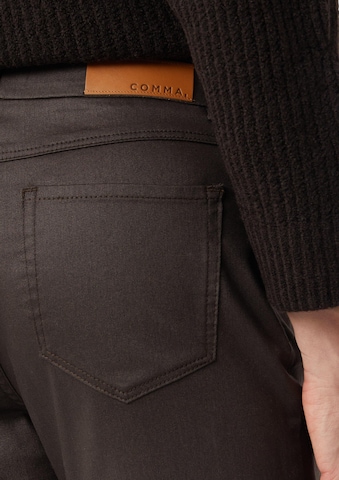 COMMA Slimfit Τζιν σε καφέ