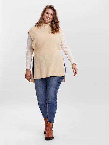 Vero Moda Curve Slimfit Pullover 'Myrna' in Beige