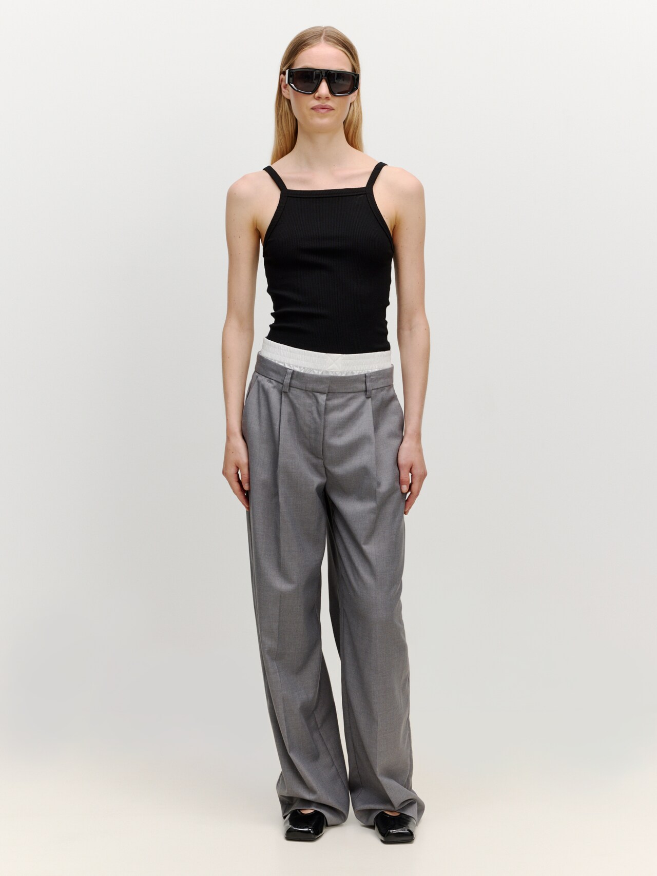 EDITED Produits Pantalon à pince 'Astrid' gris foncé