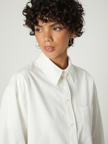 Camicia da donna 'Sissy' di A LOT LESS in bianco