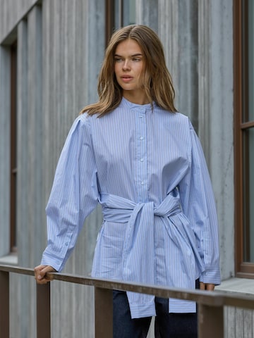 co'couture - Camiseta ' FioraCC ' en azul