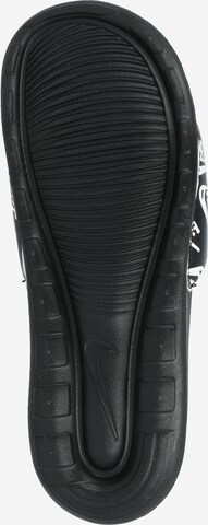 Nike SportswearNatikače s potpeticom 'VICTORI ONE SLIDE PRINT' - crna boja