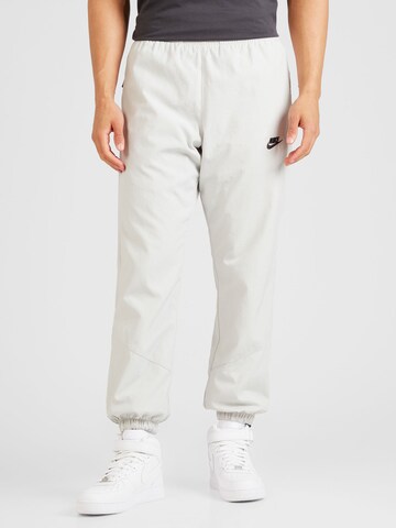 Nike Sportswear Tapered Housut värissä harmaa: edessä