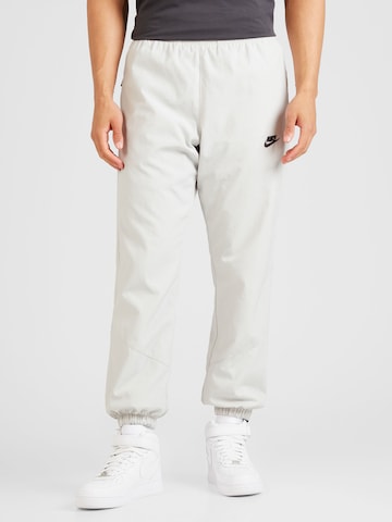 Nike Sportswear Дънки Tapered Leg Панталон в сиво: отпред