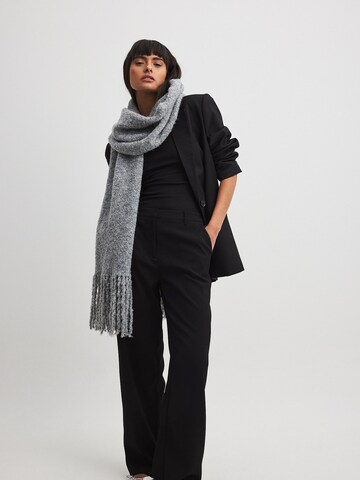 NA-KD Loosefit Hose in Schwarz