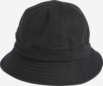 Cappello di Flexfit in nero: frontale