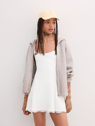 Tuta jumpsuit di Bershka in bianco: frontale