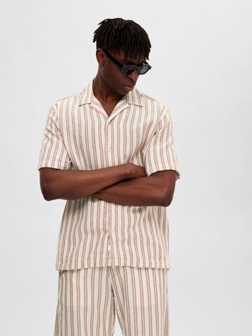 Comfort fit Camicia 'SLHSal' di SELECTED HOMME in beige