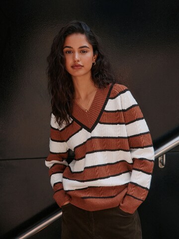 Pull-over Next en marron : devant