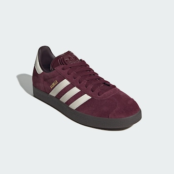 ADIDAS ORIGINALS Ниски маратонки 'Gazelle' в червено