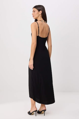 Rochie de seară de la Trendyol pe negru