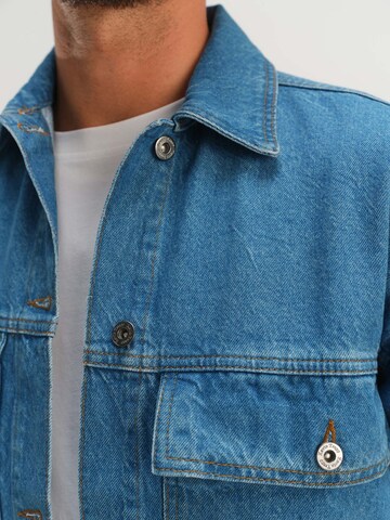 TRAPP Between-season jacket in Blue