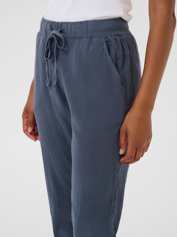 Effilé Pantalon 'KANaya' Kaffe en bleu