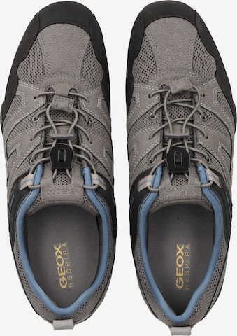 Chaussure de sport à lacets GEOX en gris