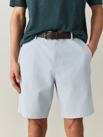 Next Regular Shorts in Blau