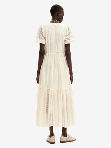 Desigual - Vestido en blanco