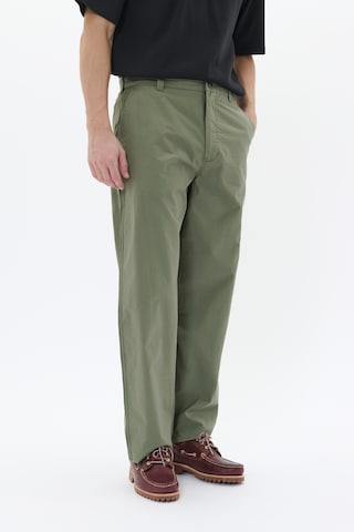 Matinique Loose fit Chino trousers in Green: front