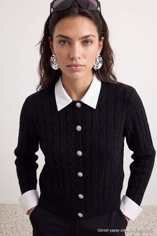 Trendyol Strickjacke in Schwarz
