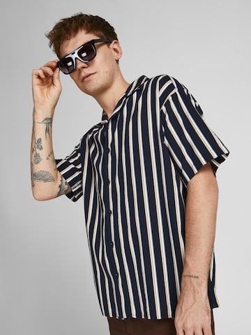 JACK & JONES جينز مريح قميص بلون أسود