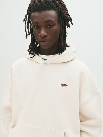Sweat-shirt 'STWD' Pull&Bear en blanc